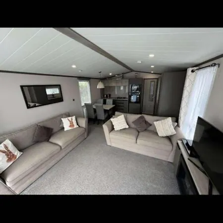 - - Sleeps 6 - Parking - Pool *