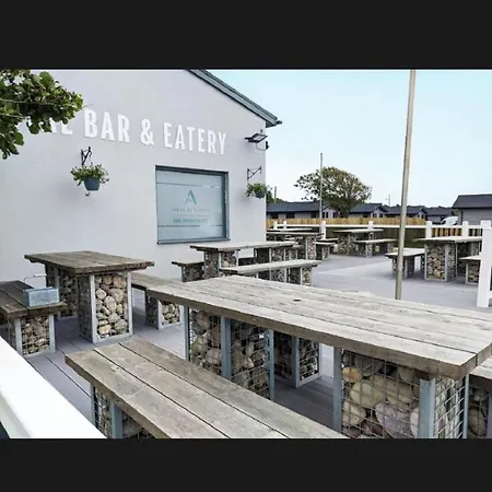 - - Sleeps 6 - Parking - Pool Holiday home *